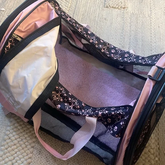 Pet Travel Bag - Picture 2 of 11